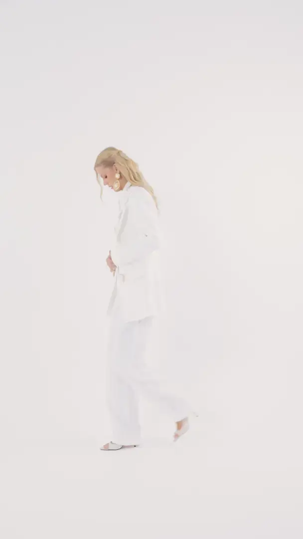 Capa do vídeo: Calça Maria Off White Charth: caimento da pantalona com blazer