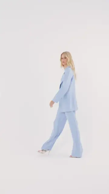 Calça Maria Selene Charth: caimento de frente, de lado e detalhes
