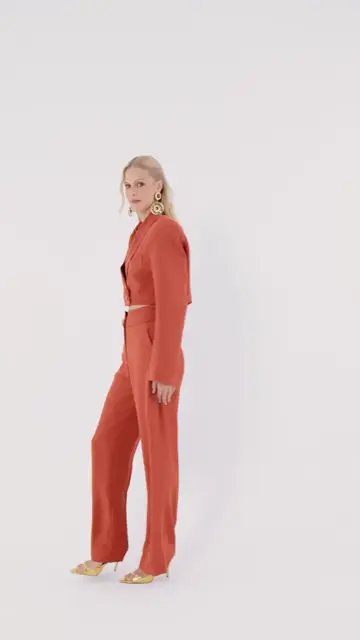 Calça Maria Venus Charth: caimento no corpo e detalhes de perto