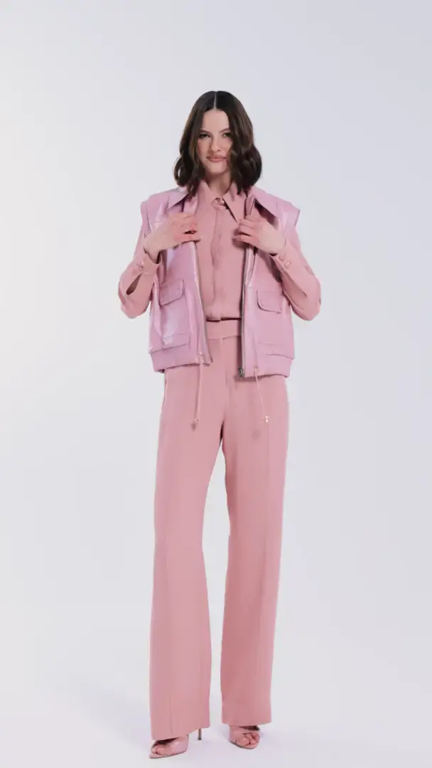 Capa do vídeo: Camisa Isabela Lotus Charth: caimento no corpo e detalhes dos botões