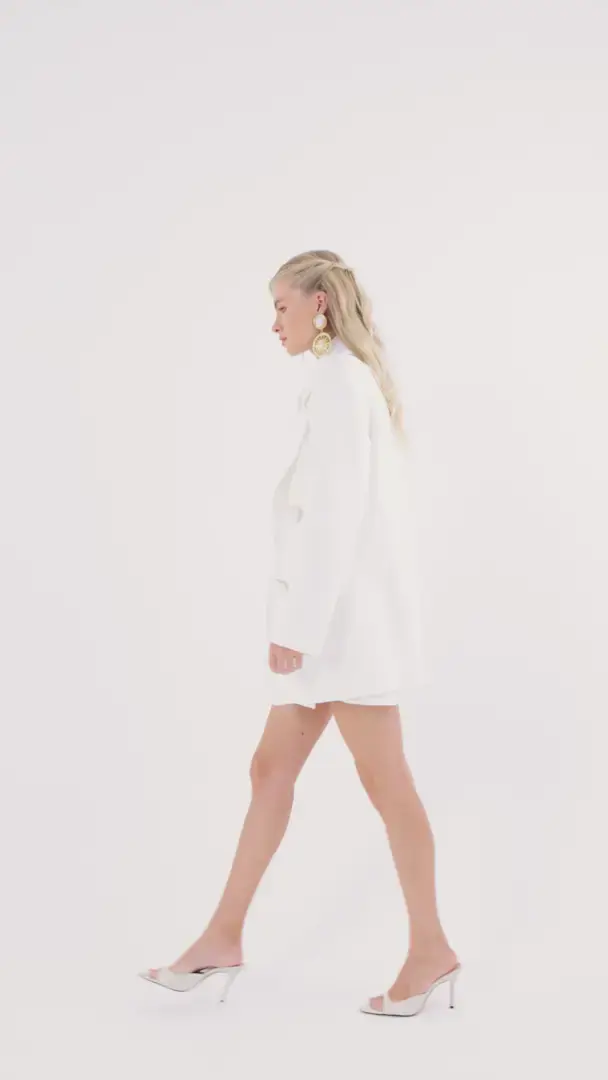 Capa do vídeo: Camisa Isabela Off White Charth: look com blazer e saia, frente e costas
