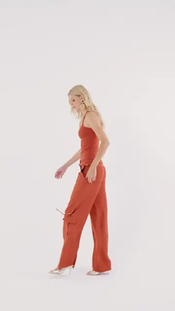 Calça Persefone Venus Charth: caimento de frente e em movimento