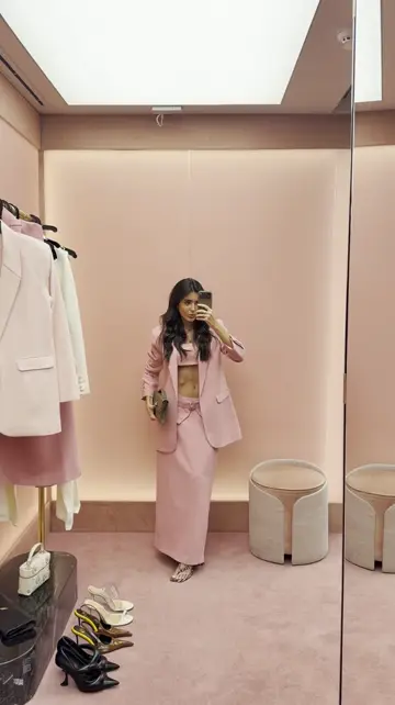 Blazer Glenda Bossa Charth: look rosa com saia midi e top