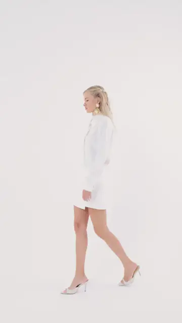 Camisa Isabela Off White Charth: caimento com saia short, frente e costas