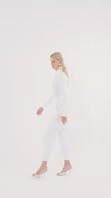 Camisa Isabela Off White Charth: detalhes dos botões de coração e caimento